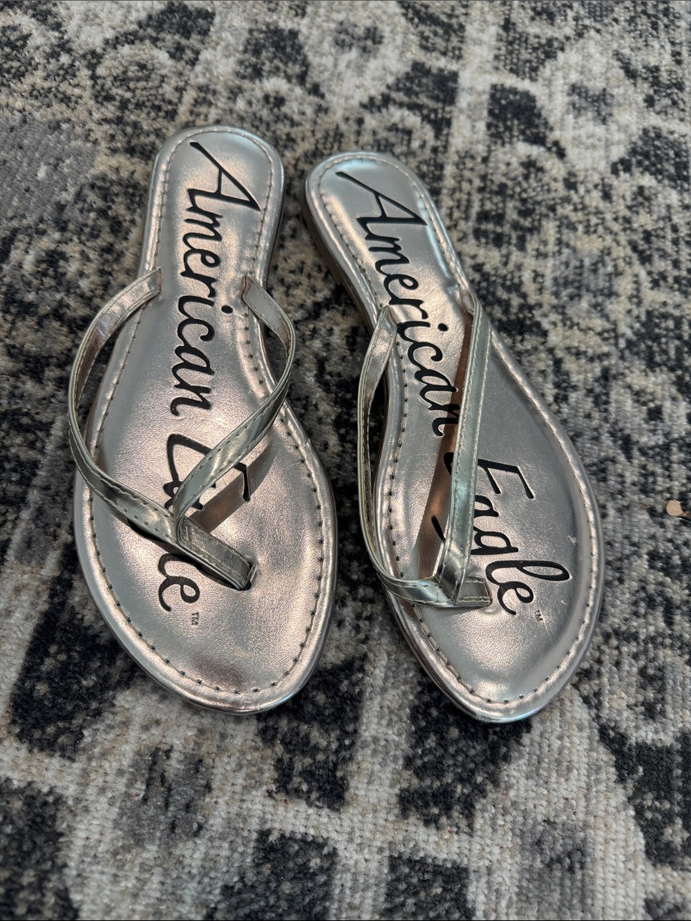 American Eagle Outfitters Silver Metallic Women's Flip Flop Sandals